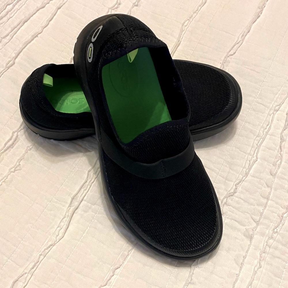 OOFOS WOMEN'S OOMG LOW MESH, black/black, women’s size 7